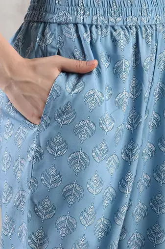 Floral printed v-neck three-quarter sleeves kurta with trouser with dupatta