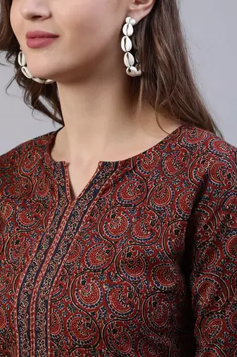 Maroon & navy blue ethnic motifs printed straight kurta