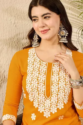 Floral embroidered round neck thread work straight kurta