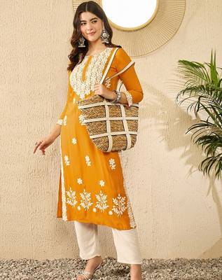 Floral embroidered round neck thread work straight kurta 3