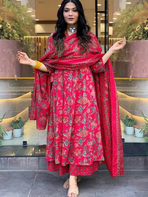 Floral printed v-neck anarkali kurta with palazzos & dupatta 1
