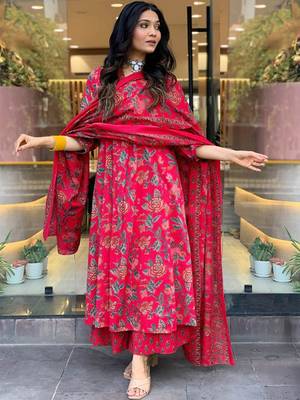 Floral printed v-neck anarkali kurta with palazzos & dupatta 3