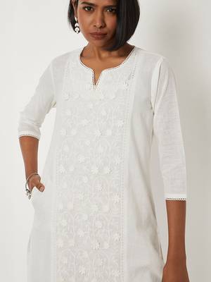 Ethnic motifs embroidered chikankari white romance kurta 3