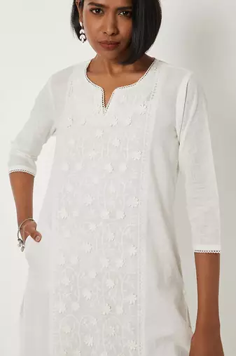 Ethnic motifs embroidered chikankari white romance kurta