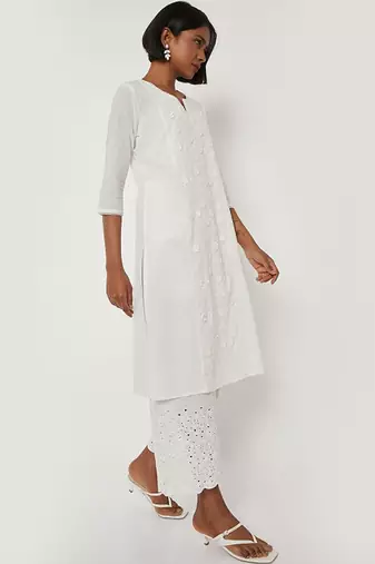 Ethnic motifs embroidered chikankari white romance kurta