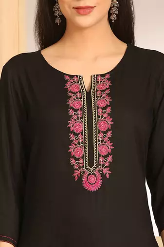 Floral embroidered v-neck straight kurta