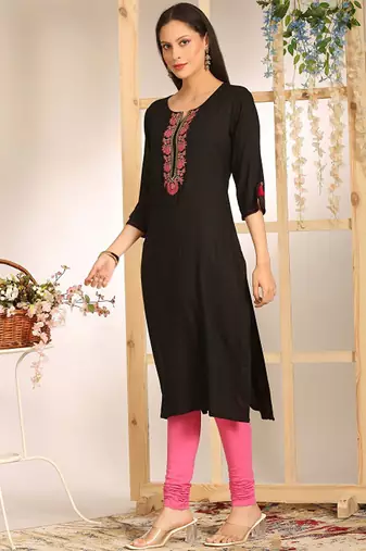 Floral embroidered v-neck straight kurta