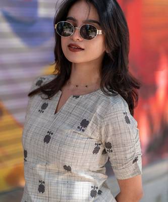 Floral printed notch neck straight kurta with trousers 2
