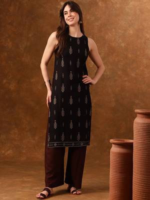 Black ethnic motifs printed sleeveless straight kurta 1