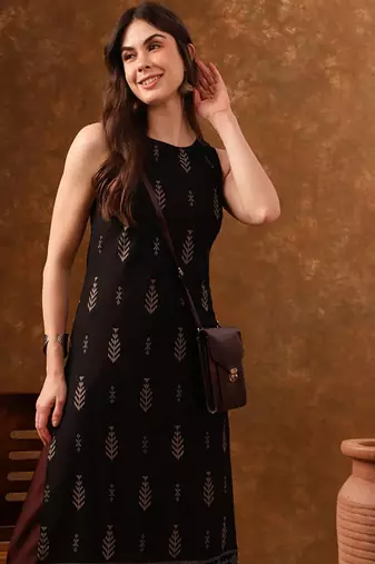 Black ethnic motifs printed sleeveless straight kurta
