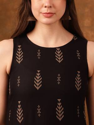 Black ethnic motifs printed sleeveless straight kurta 3