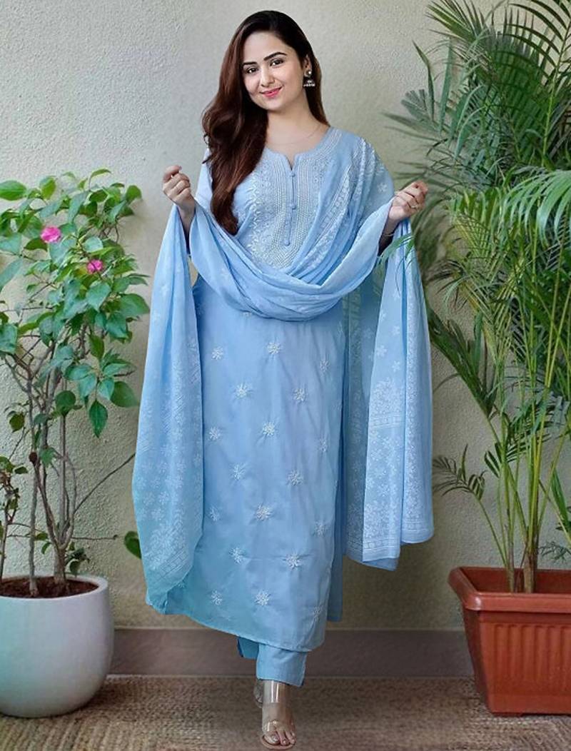 Floral embroidered kurta & trousers with dupatta