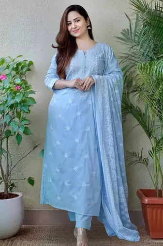 Floral embroidered kurta & trousers with dupatta