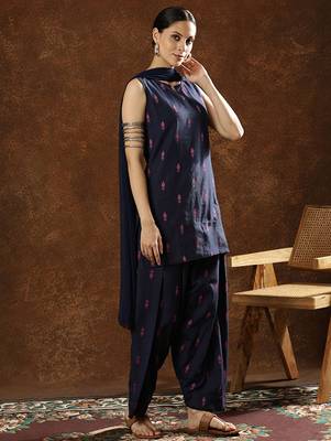 Cotton printed notch neck straight kurti farshi salwar with dupatta 3
