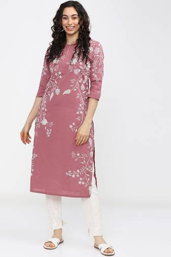 Woman pink floral printed keyhole neck kurta