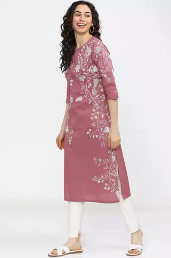 Woman pink floral printed keyhole neck kurta