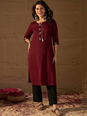 Ethnic motifs embroidered thread work kurta 1