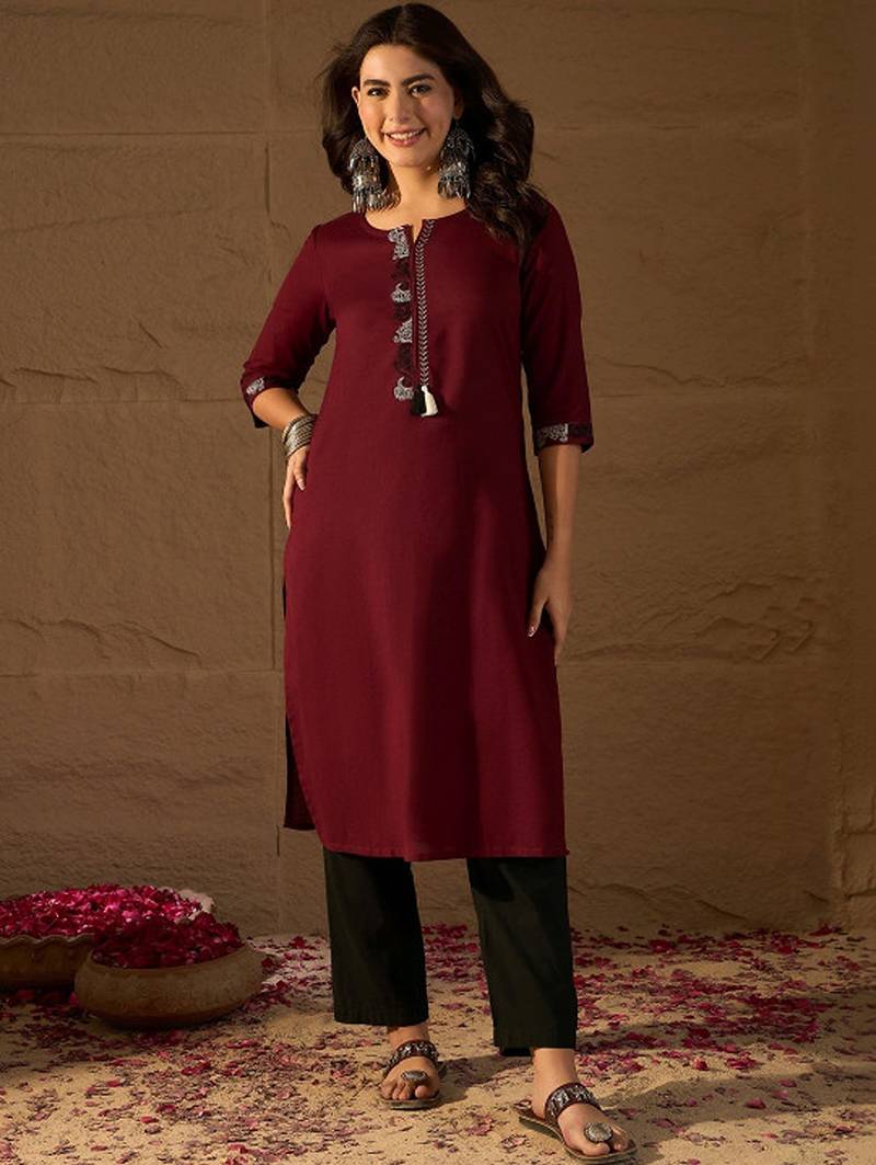 Ethnic motifs embroidered thread work kurta