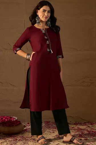 Ethnic motifs embroidered thread work kurta