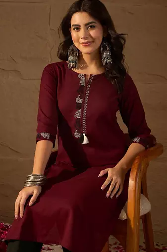 Ethnic motifs embroidered thread work kurta