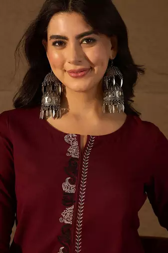 Ethnic motifs embroidered thread work kurta