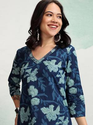 Floral printed v-neck cotton straight kurta 3