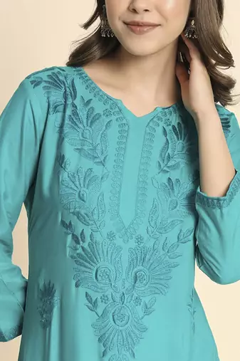Embroidered straight kurta