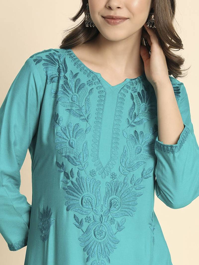 Embroidered straight kurta