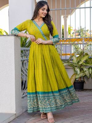 Checked thread work v-neck anarkali kurta 1