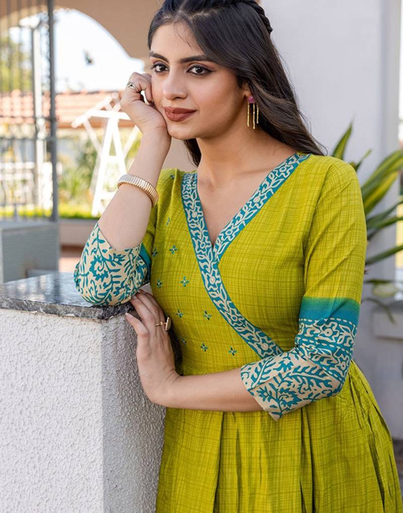 Checked thread work v-neck anarkali kurta