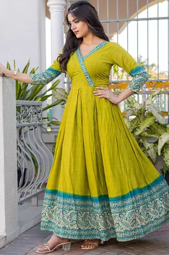 Checked thread work v-neck anarkali kurta