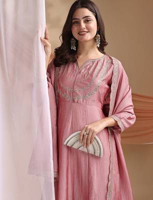 Embroidered v-neck kurta & trousers with dupatta 3