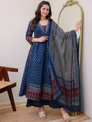 Floral printed v neck anarkali kurta with trousers & dupatta 3