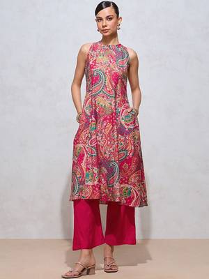 Printed kurta with pyjamas 2