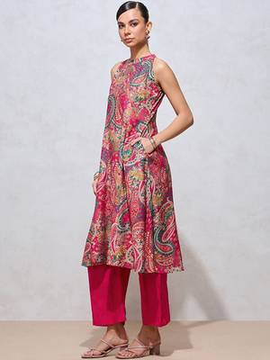 Printed kurta with pyjamas 4