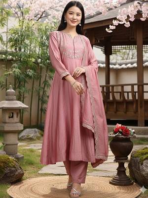 Embroidered v-neck kurta & trousers with dupatta 2