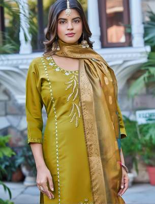 Embroidered regular beads and stones kurta with trousers & with dupatta 4