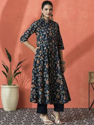 Floral printed mandarin collar panelled pure cotton a-line kurta 3