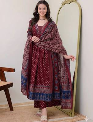 Floral printed square neck anarkali kurta with palazzos & dupatta 2