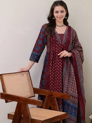 Floral printed square neck anarkali kurta with palazzos & dupatta 4