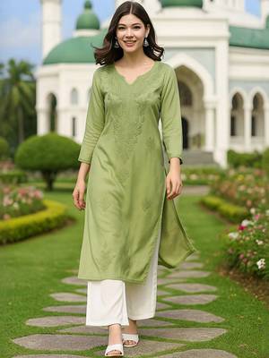 Floral embroidered chikankari kurta 1