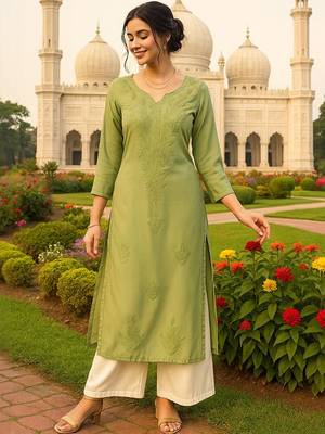 Floral embroidered chikankari kurta 2