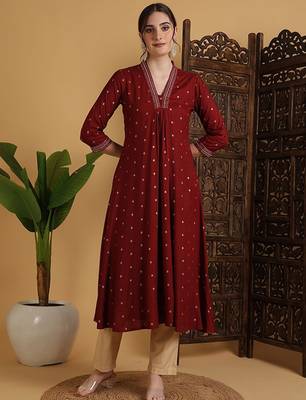 Semi-flared 3/4 sleeves v-neck kurta 1