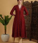 Semi-flared 3/4 sleeves v-neck kurta