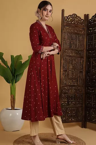 Semi-flared 3/4 sleeves v-neck kurta