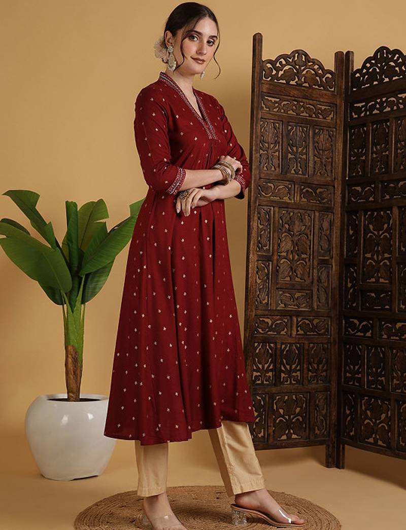 Semi-flared 3/4 sleeves v-neck kurta