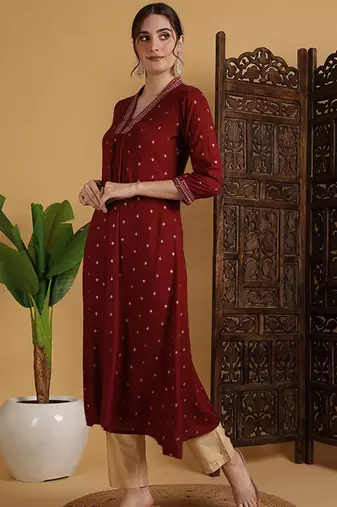 Semi-flared 3/4 sleeves v-neck kurta