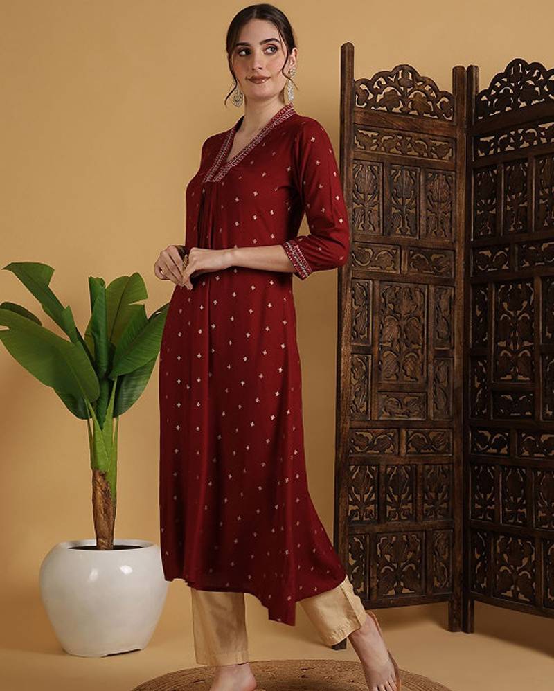 Semi-flared 3/4 sleeves v-neck kurta