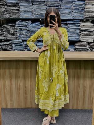 Beautiful jaipuri an anarkali neon mehandi green kurti set of mul cotton. 3