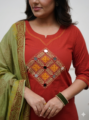 Beautiful jaipuri rust straight embroidered kurta set with pants and a dupatta. 4
